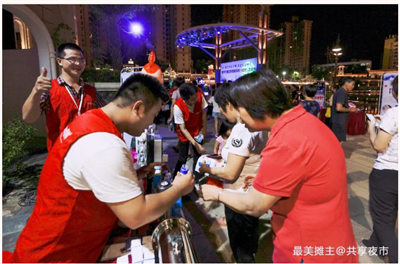 人生就是搏官网欢乐小镇：盛世华诞，共享夜市璀璨国庆夜，逛不一样的夜市